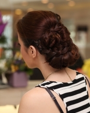 Invata sa realizezi un coc elegant inspirat de Kate Middleton