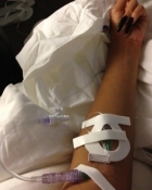 Imagine socanta: Rihanna pe patul de spital