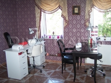 Larouche Salon