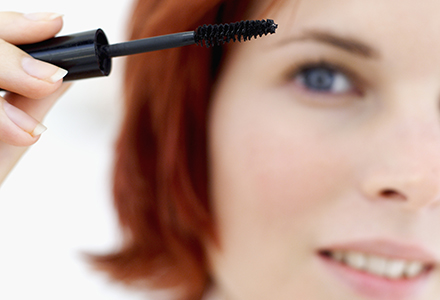 Produsele cosmetice afectează ochii. 12 sfaturi utile