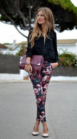 pantaloni motive florale