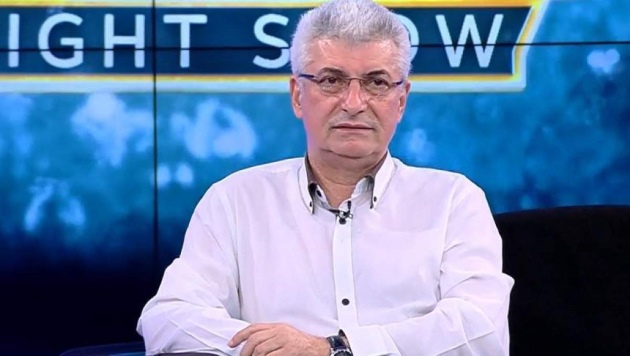 Silviu Prigoana cu camasa alba la o emisiune TV