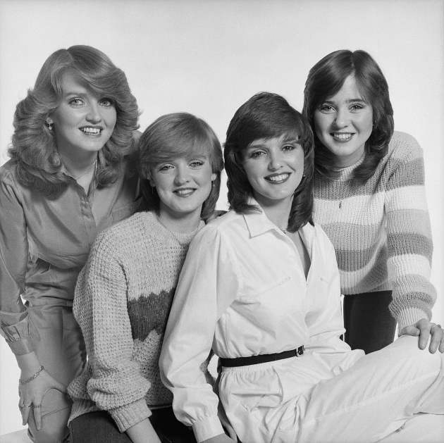 linda nolan intr-o fotografie alaturi de 3 dintre surorile ei
