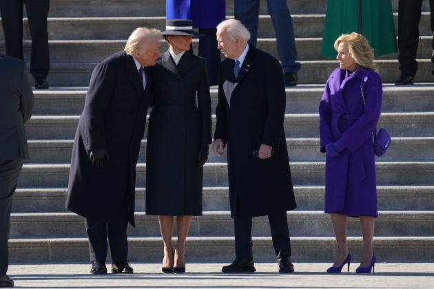 donald si melania trump la ceremonia de investire discuta joe si jill biden, fostul cuplu prezidential de la washington
