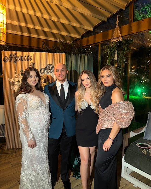 monica doroftei alaturi de nora maria, fiul alex si fiica vanessa