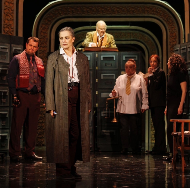 maia morgenstern alaturi de colegi pe scena teatrului evreiesc de stat la premiera spectacolului „negutatorul din venetia” 
