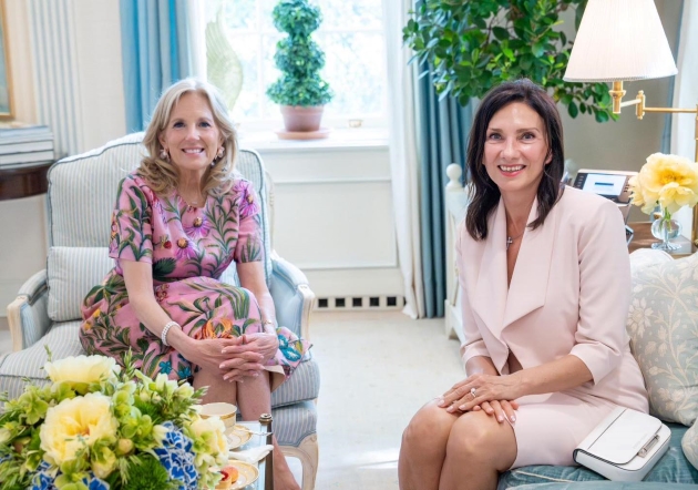 carmen iohannis alaturi de jill biden in timpul unei vizite oficiale in statele unite ale americii