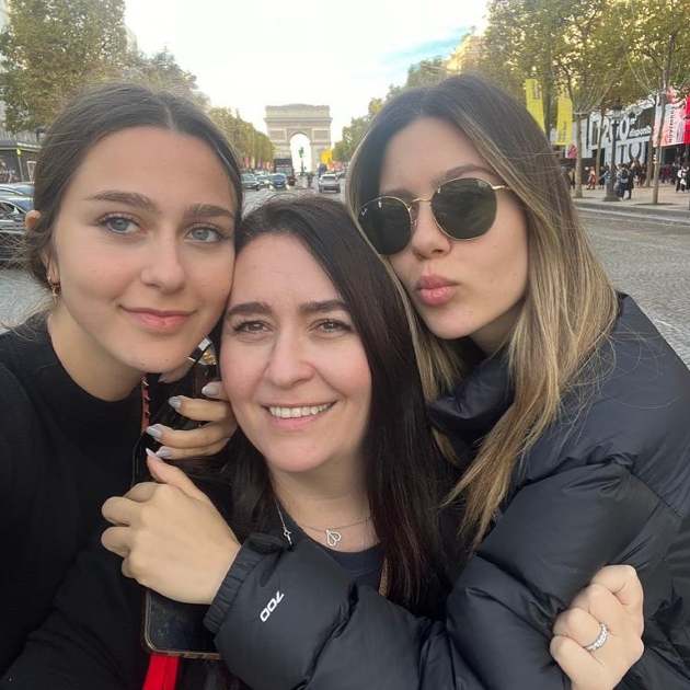 amalia nastase alaturi de cele doua fiice din mariajul cu ilie nastase, emma si alessia