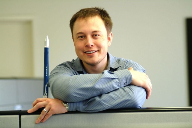 fotografie cu elon musk in tinerete, in perioada in care a fondat compania spacex 