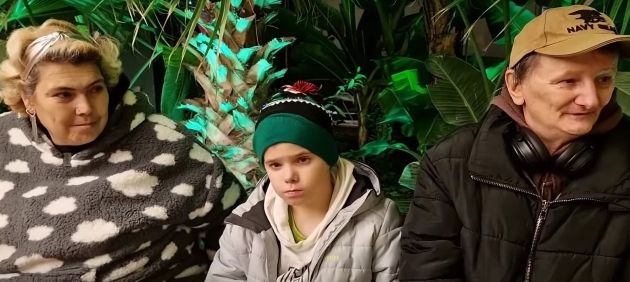 ioana tufaru alaturi de sotul ei, ionut mardare, si fiul lor, luca, in varsta de noua ani