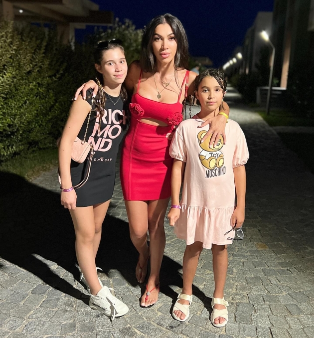 raluca pastrama alaturi de cele doua fiice din casnicia cu pepe, rosa si maria