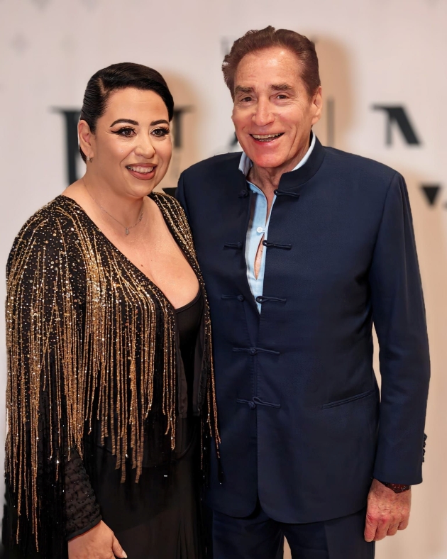oana roman alaturi de tatal ei, petre roman, la ziua ei de nastere