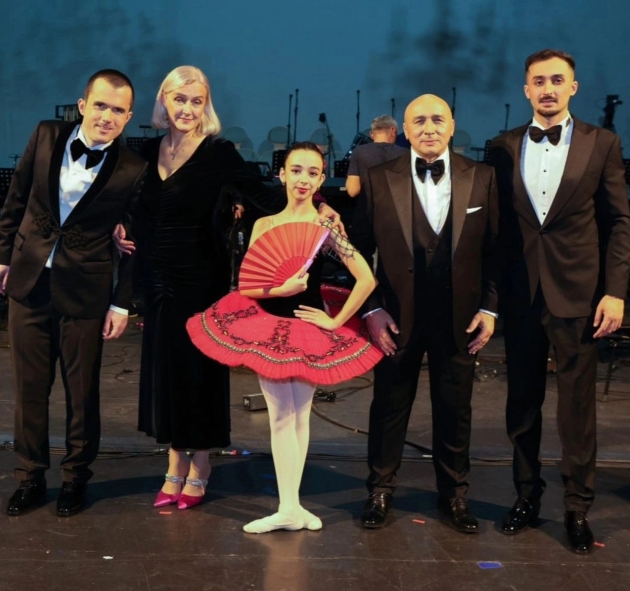 marcel pavel alaturi de sotia violeta si cei trei copii, richard, sasha si iuvenalia