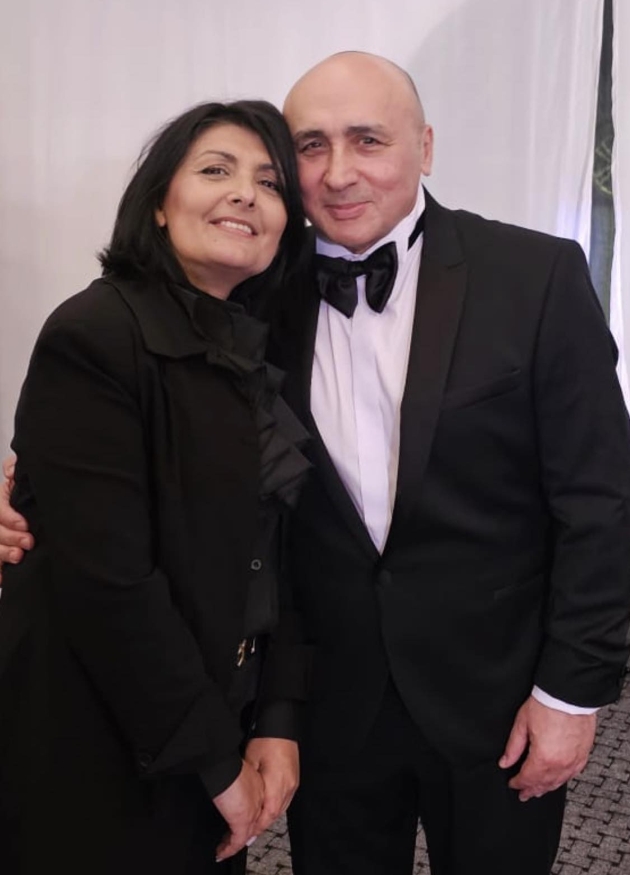 marcel pavel imbracat elegant alaturi de sora lui, gina pavel
