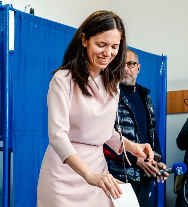 mirabela gradinaru la urne, in ziua votului. ce planuri are mirabela gradinaru in calitate de noua prima doamna a tarii