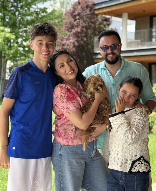 catalin maruta a multumit familiei. catalin maruta alaturi de andra si cei doi copii ai lor, david si eva