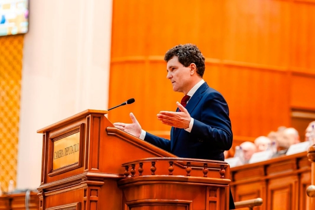 nicusor dan vorbind la ceremonia de investire