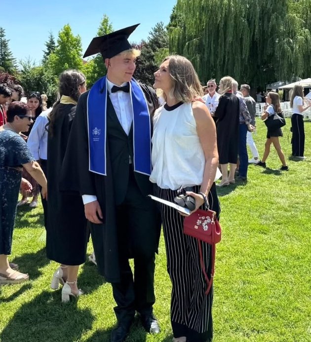 albert si romanita iovan la ceremonia de absolvire a liceului