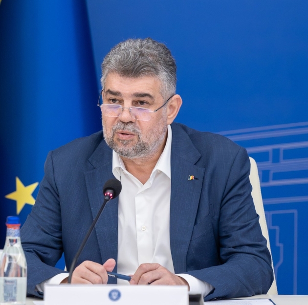 marcel ciolacu, fostul premier al romaniei, imbracat in costum si cu ochelari in ochi