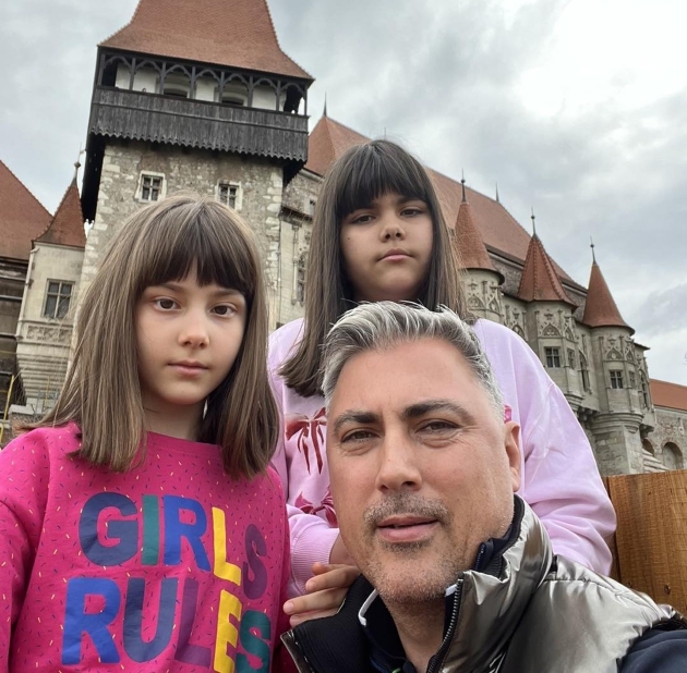 alexandru ciucu alaturi de cele doua fiice, carolina si raisa, din relatia cu alina sorescu