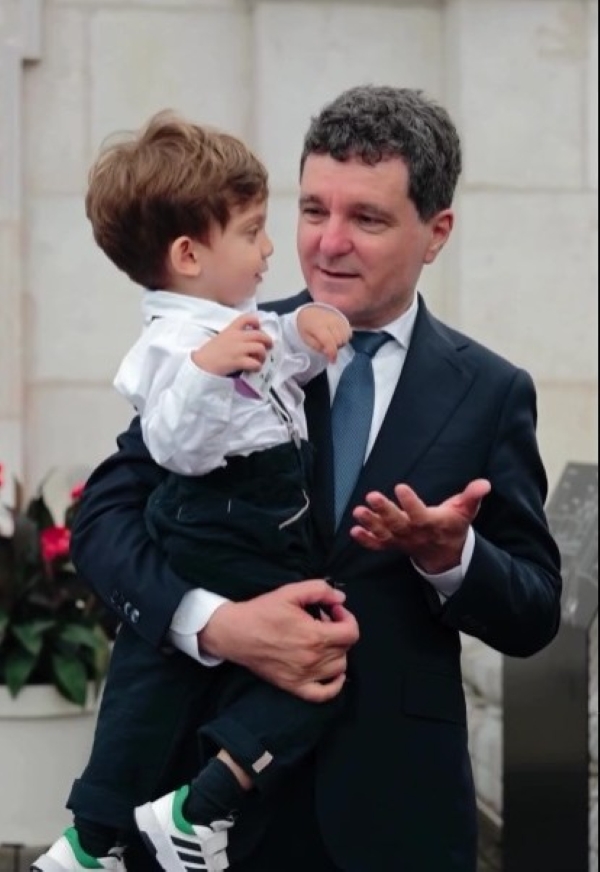 presedintele nicusor dan, alaturi de fiul lui, antim