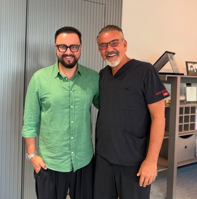 catalin maruta alaturi de dr koray, specialistul care a realizat implantul de par in turcia
