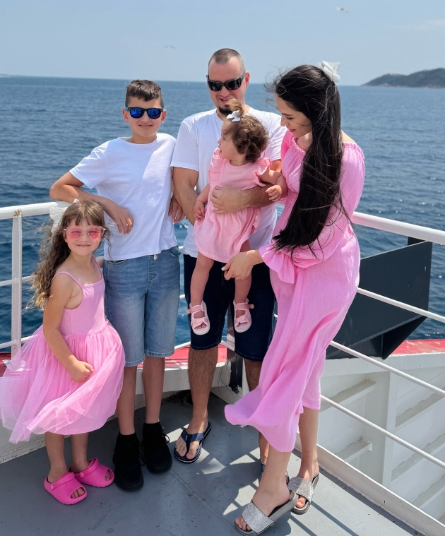 vadim marusenko alaturi de sotie si cei trei copii