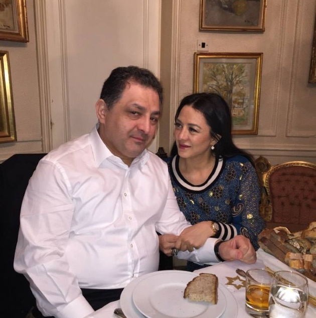 oana mizil si marian vanghelie in urma cu 10 ani stand la masa impreuna imbracati elegant