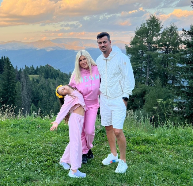 elena udrea, eva maria si adrian alexandrov in vacanta la sinaia imbracati casual sport