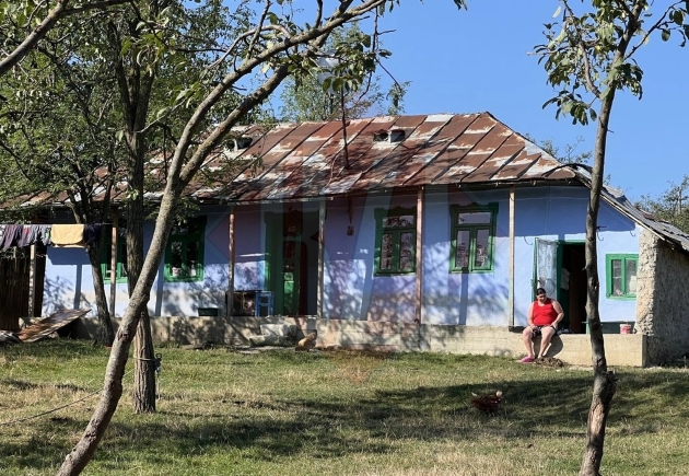 casa din lungani in care florina locuieste alaturi de mama si bunici