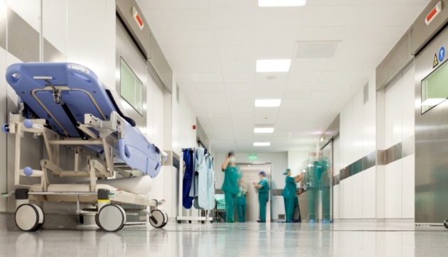 imagine hol de spital targa cadre medicale in miscare