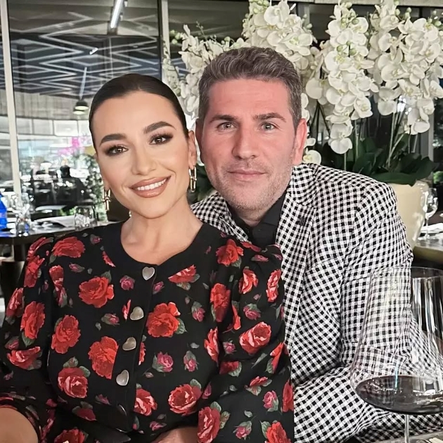 claudia patrascanu zambitoare alaturi de fostul ei iubit imbracati elegant la masa