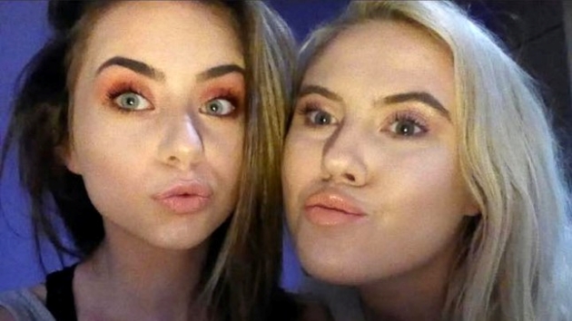 charlotte leader alaturi de sora ei caroline fotografie veche