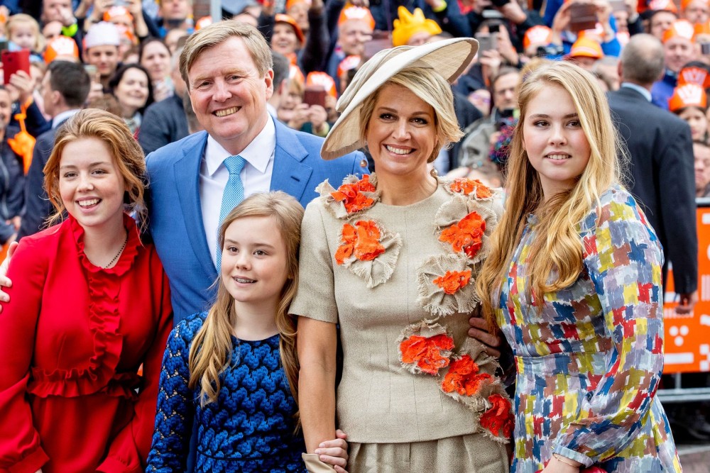 Familia Regală olandeză sărbătorind Ziua Regelui în Amersfoort