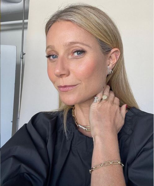 Gwyneth Paltrow face un selfie