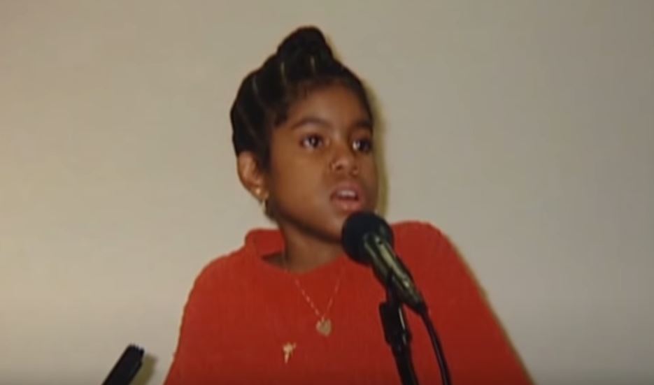 Hydeia Broadben când era mică, în timp ce ținea un discurs