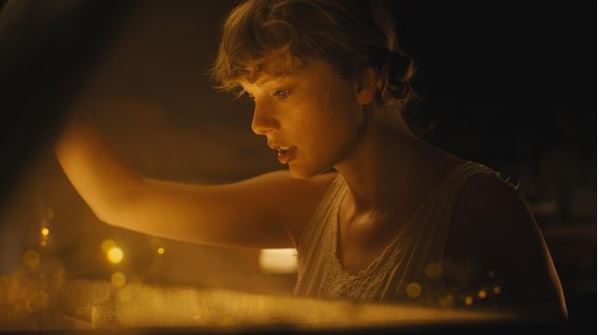 Taylor Swift filmând video pentru piesa 