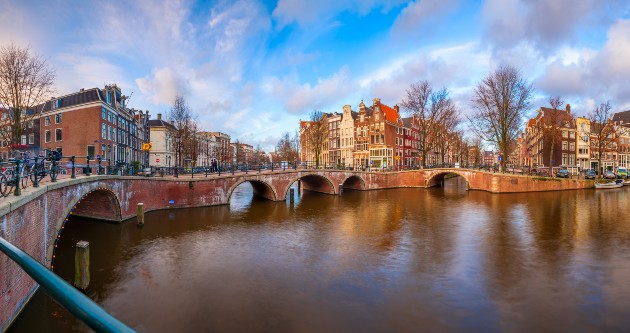Fotografie cu  canalele din Amsterdam, Olanda