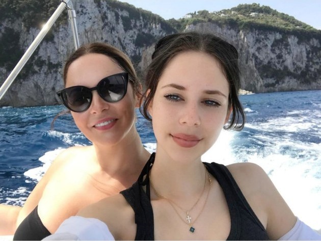 Andreea Marin și Ana Violeta fac un selfie