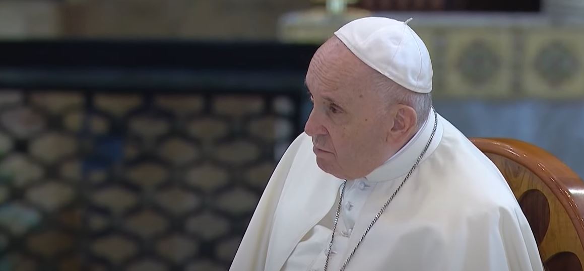 Imagine cu Papa Francisc în timp ce asculta mărturiile unei românce, în Italia, 11 noiembrie 2021