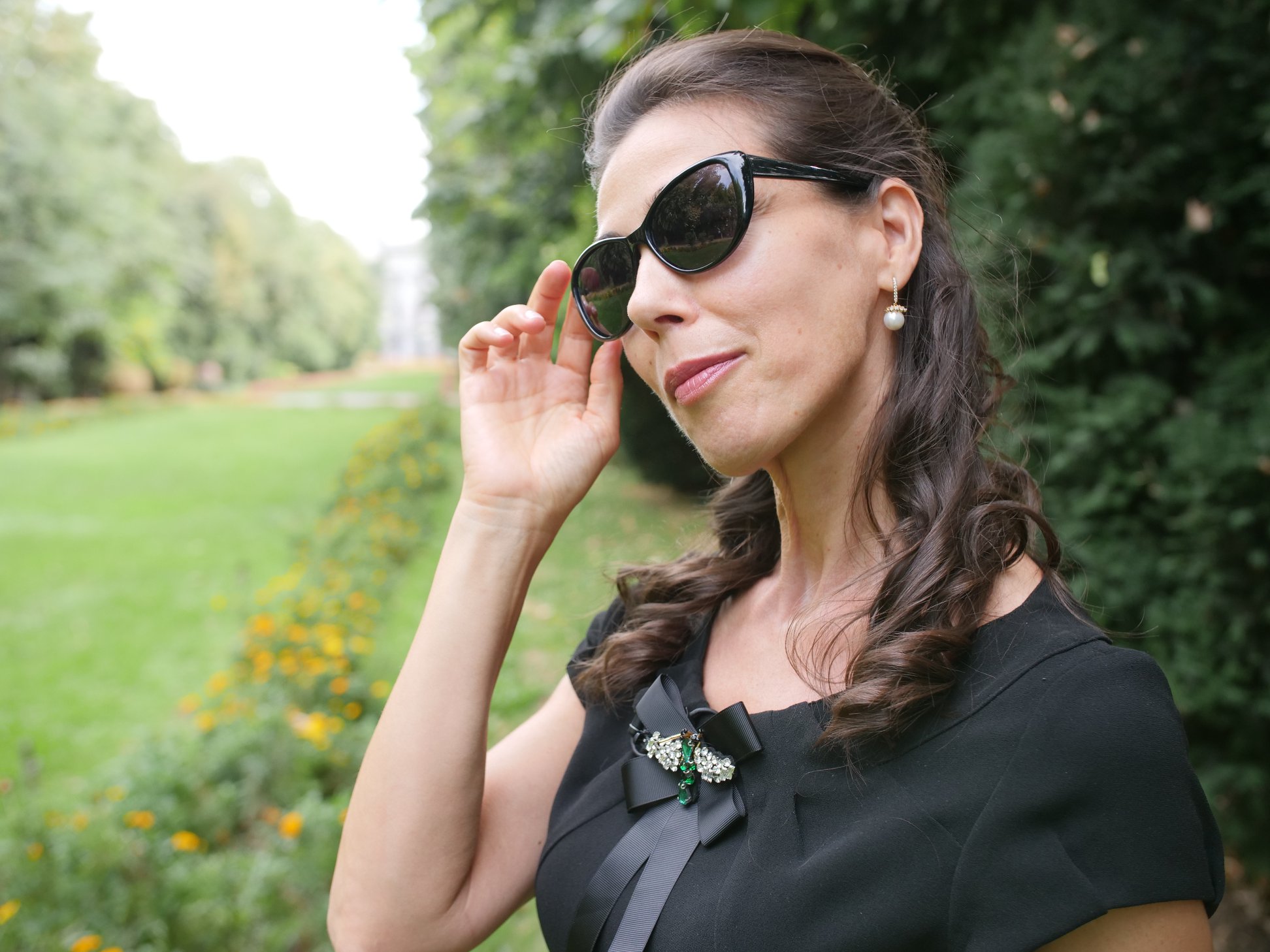 Irina Petrea cu ochelari negrii