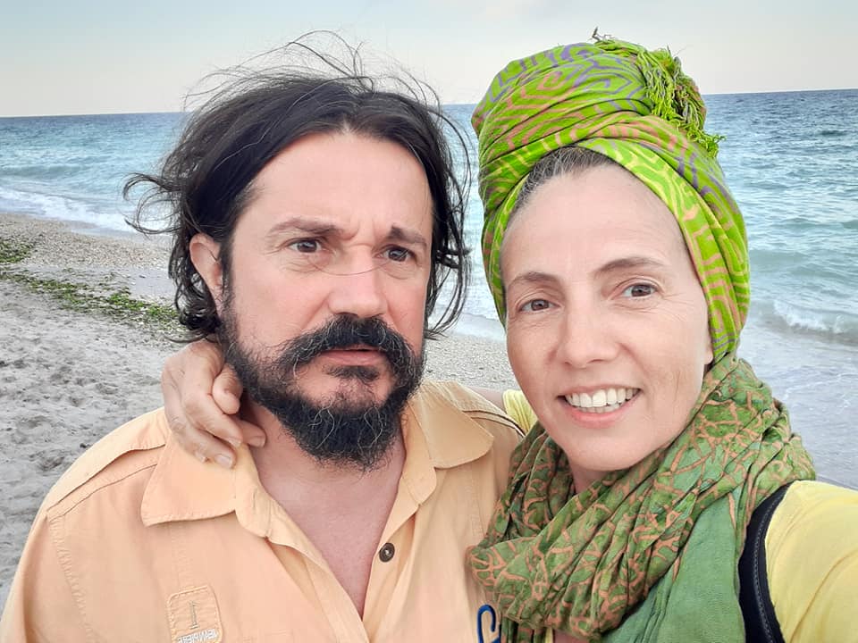 Iulian Ilinca și Daniela Diaconescu fac un selfie la mare