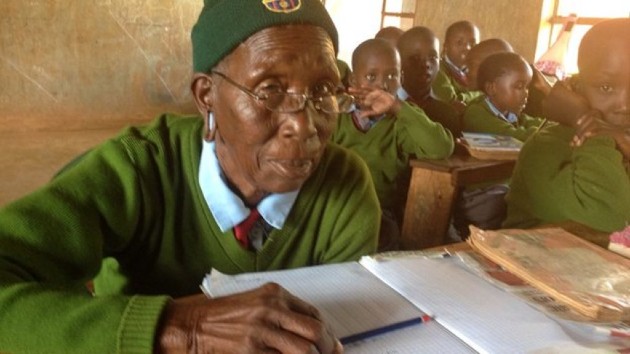 Imagine cu Priscilla Sitienei la școală în Kenya