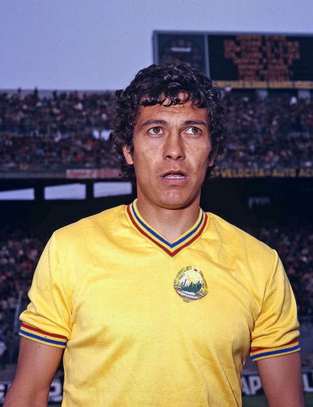 Imagine cu Mircea Lucescu tânăr, din 1975, de la un meci