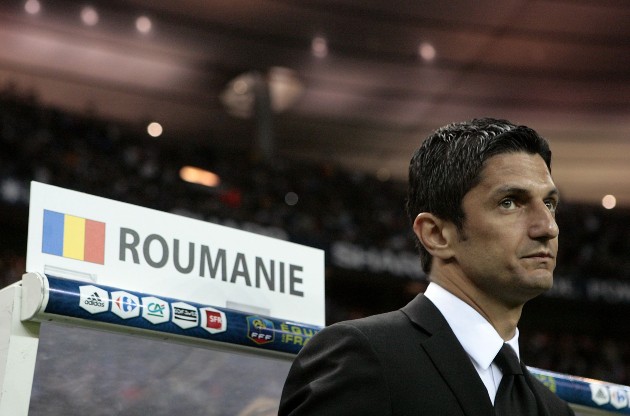 Imagine cu Răzvan Lucescu la FIFA World Cup în 2010, runda de calificări, România vs Franța