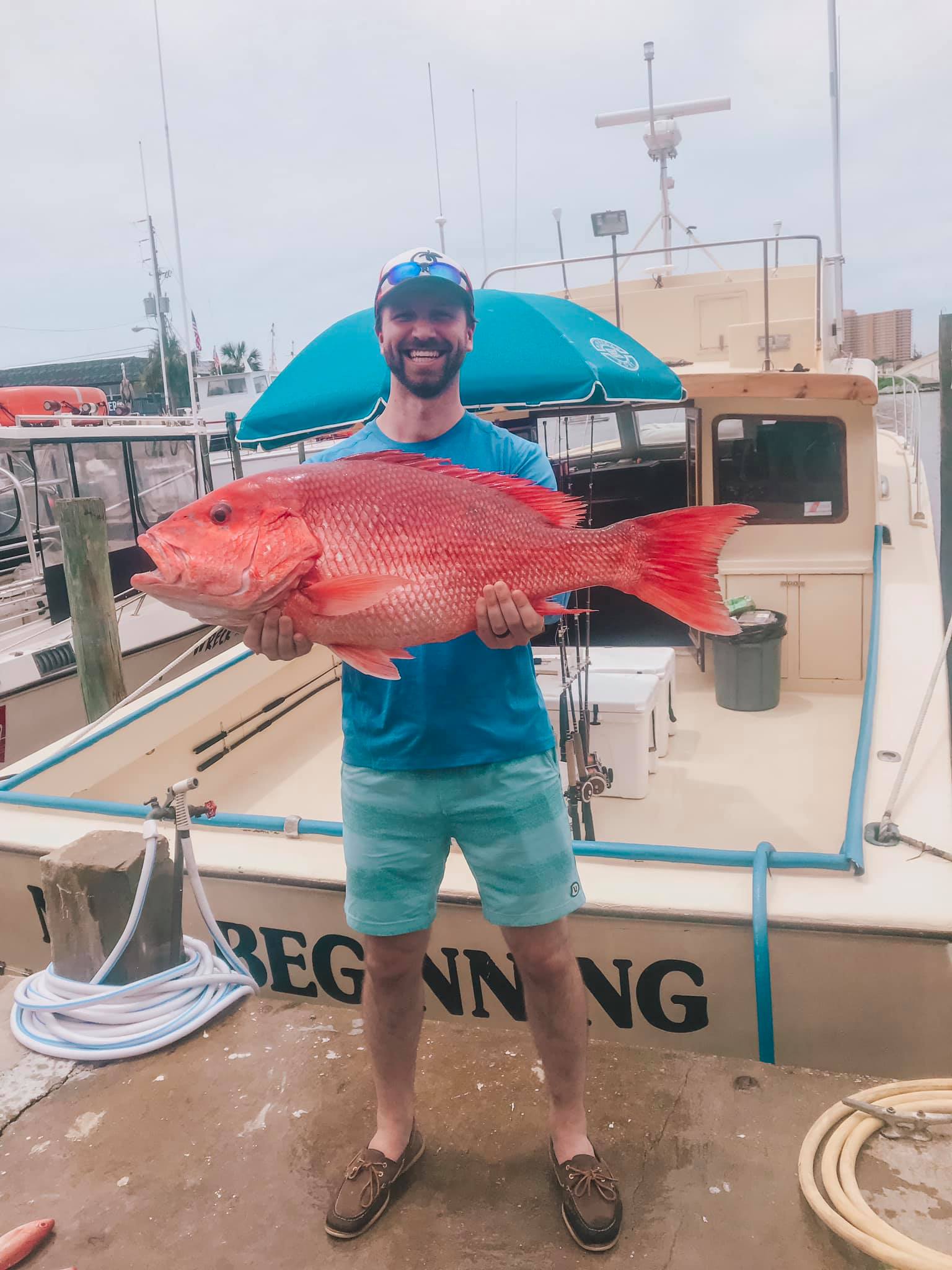 Imagine cu Cody Johnston cu un pește în mână
