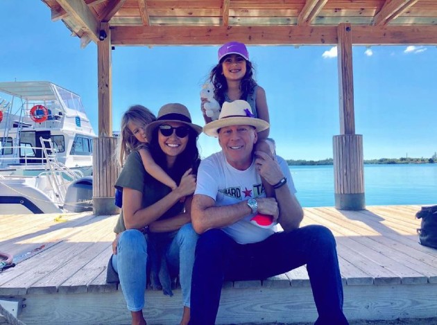 Bruce Willies și familia sa la plajă