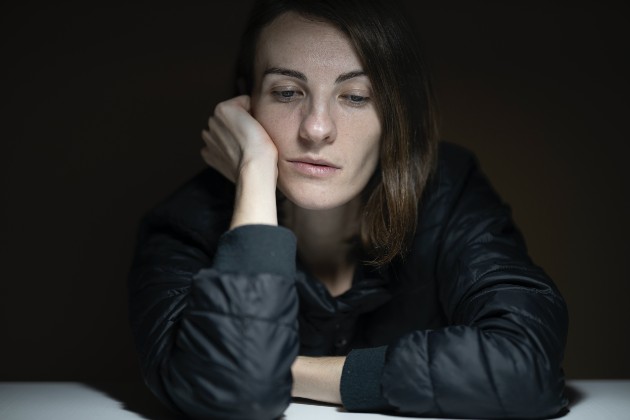 Imagine cu o femeie tristă
