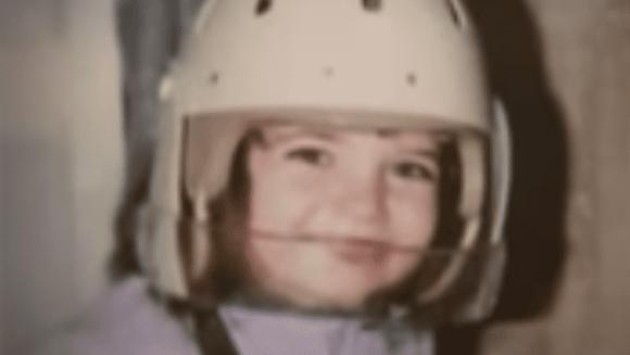 Imagine cu Brittany când era mică șu purta o cască pe cap