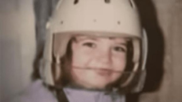 Imagine cu Brittany când era mică șu purta o cască pe cap
